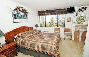 Mammoth Point By 101 Great Escapes *
